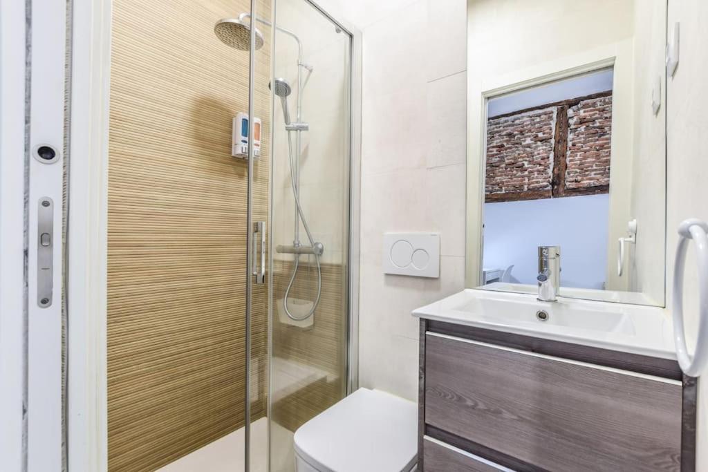 Unique Flat La Latina * Billiard & Darts Apartment Madrid Exterior photo