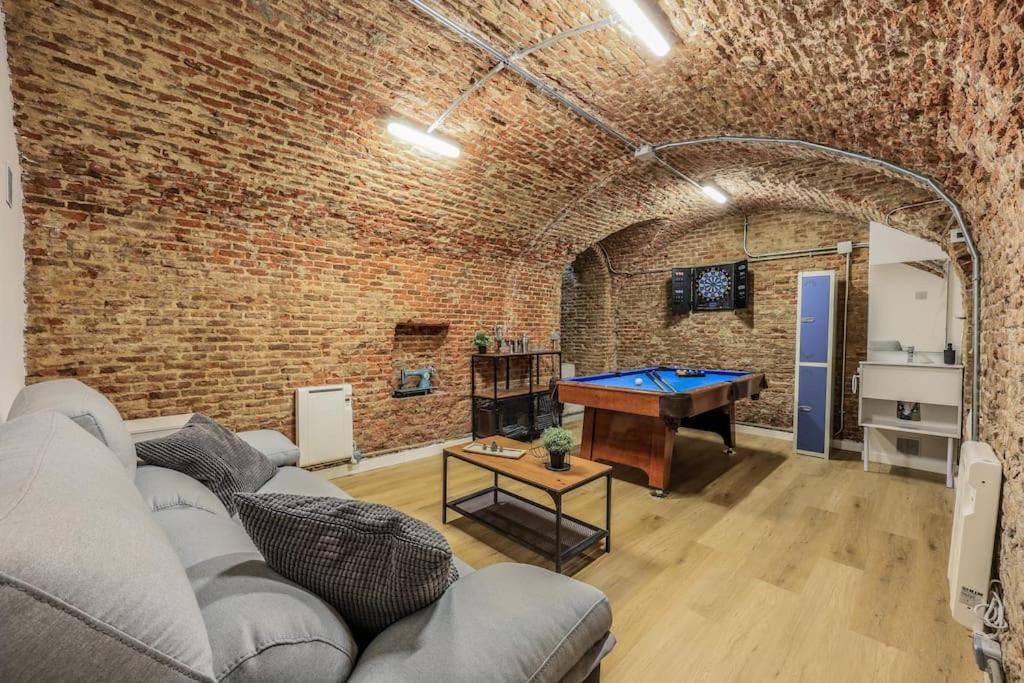 Unique Flat La Latina * Billiard & Darts Apartment Madrid Exterior photo