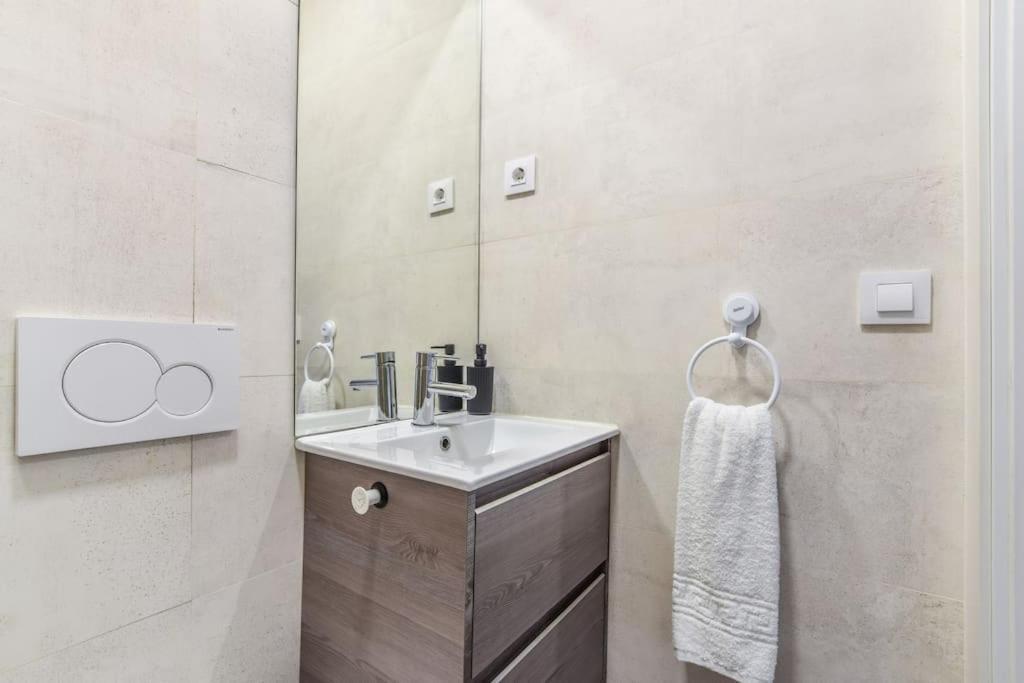 Unique Flat La Latina * Billiard & Darts Apartment Madrid Exterior photo
